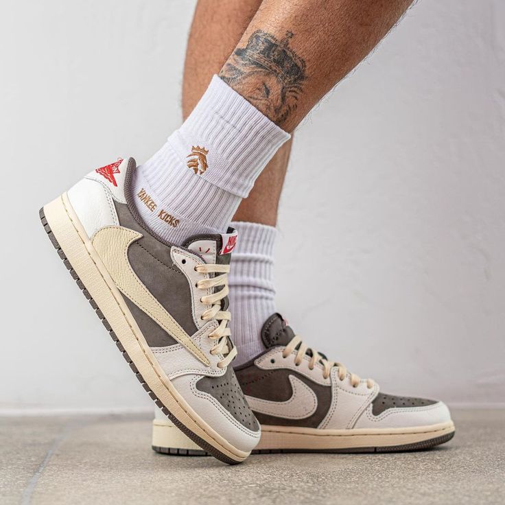 Sneakers1
